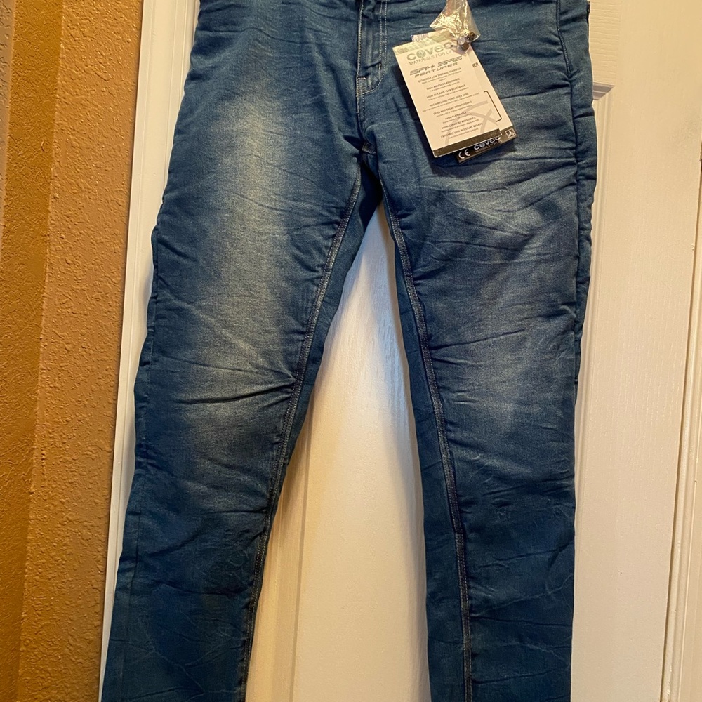 Bull-it riding jeans with high melting point, abrasion, cut and tear resistance